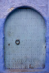 Alte Tür mit Klopfer