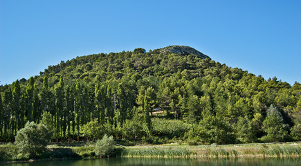 Fototapeta na wymiar Colline de Provence en France