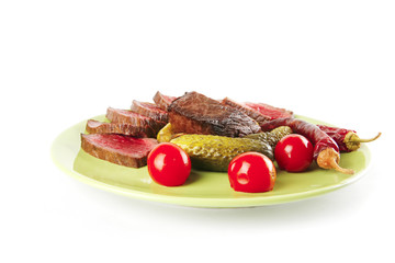 beef slices with pepprs and cucumbers