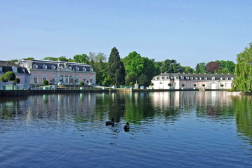 Obraz premium Schloss Benrath in Düsseldorf-Benrath