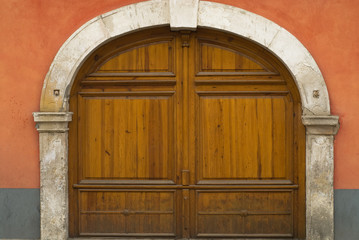 Entrance, closed wooden gate