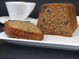 Kastenkuchen mit Schokostückchen
