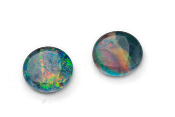 Zwei grüne Opal Edelsteine