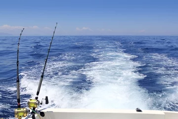 Foto auf Acrylglas blue sea fishing sunny day trolling rod reels wake © lunamarina