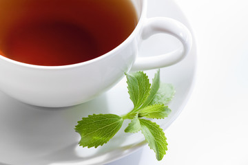 Stevia und Teetasse
