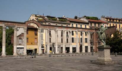 Fototapeta na wymiar Kolumny (kolumny) z San Lorenzo - Mediolan