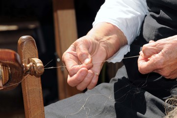 le fileur au festival de Cornouailles Quimper Finistère Bretagne