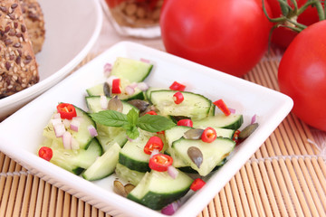 Gurkensalat mit Chili