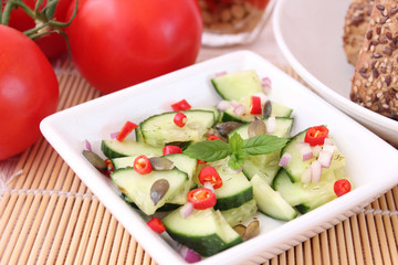 Gurkensalat mit Chili