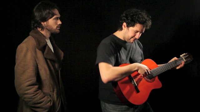 Guitariste et spectateur