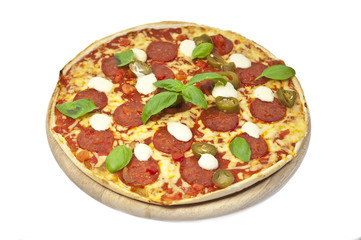 Salami-Pizza mit Jalapeno