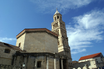 Fototapeta na wymiar Church and mausoleum