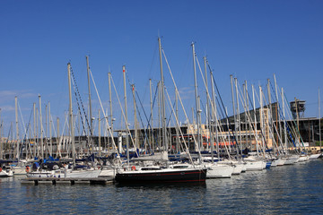 Fototapeta na wymiar Yachts in port of Barcelona