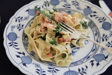 Nudeln mit Lachs