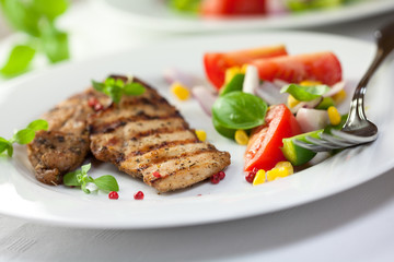 Grilled chicken with vegetables and herbs