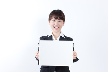Fototapeta premium ボードを見せる女性