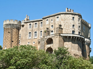 Château de Suze-la-Rousse en Provence