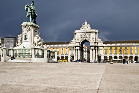 Commercial Plaza, Arco Triunfal and King João I statue in Lisbon