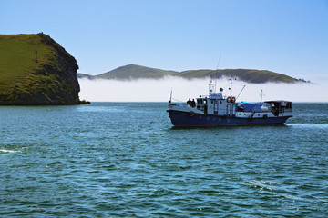 Obraz premium Boat in the Small Sea Strait of Lake Baikal