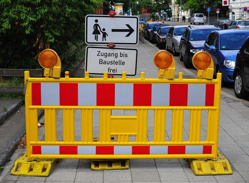 Baustelle, Absperrung - Zugang bis Baustelle frei