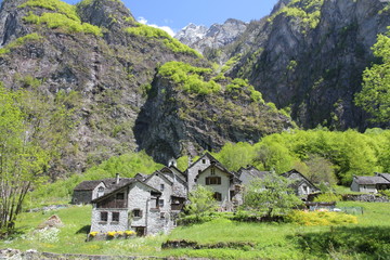 Fototapeta na wymiar Ticino górskiej wioski
