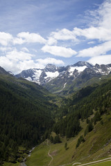 Fototapeta na wymiar Widoki na Alpy Ötztal - na drodze do przełęczy Timmelsjoch