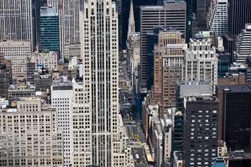 Skyline von New York City  mit Hochhäusern - 24710279