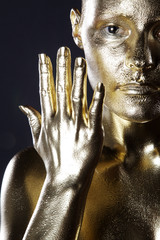 Goldenes Gesicht mit Hand Porträt