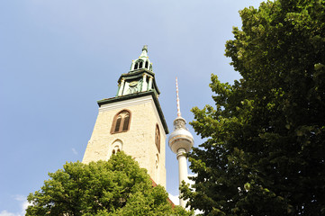 Fototapeta na wymiar schlosskirche und fernsehturm