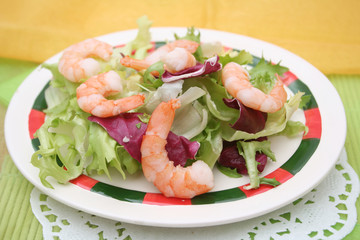 Salat mit Garnelen