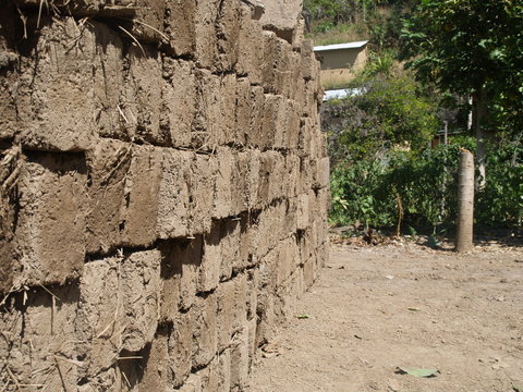 mur de terre au perou