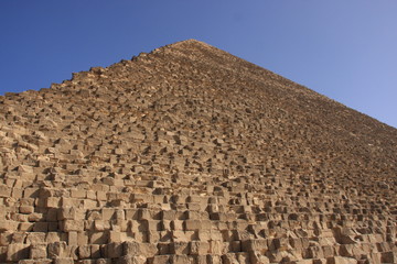 pierre des grandes pyramides