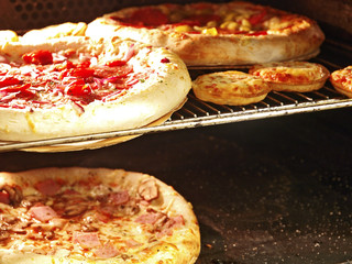 reheating pizza at home