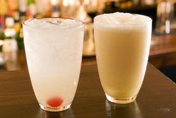 Fizzes Collins and Ramos Fizz both with crushed ice