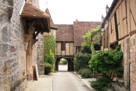 Fototapeta rue et porche de Loubressac