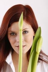 Naklejka premium Frau mit Amaryllis