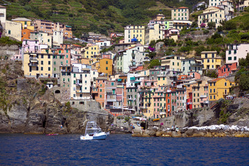 Fototapeta na wymiar Kolorowe włoskie domy na Cinque Terre