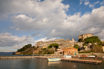Fototapeta na wymiar Widok z portu Capodimonte