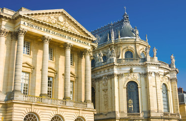 Fototapeta na wymiar Piękna fasada pałacu w Wersalu