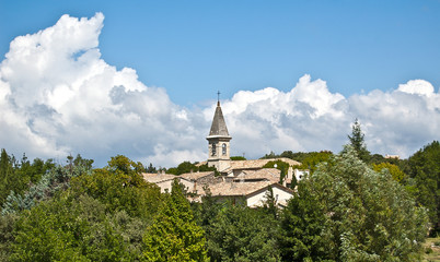 Village proven&ccedil;al en France