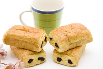 Schokobrötchen mit Tasse