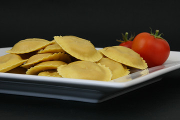 Ravioli mit Tomaten