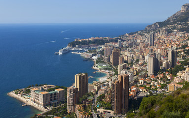 Fototapeta na wymiar Widok na port w Monako