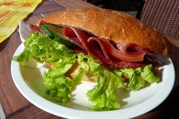 Salamibrötchen