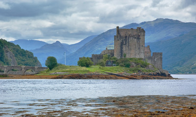 Fototapeta na wymiar Eilean Donan castle Scotland