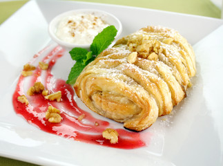 Plaited Apple