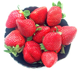 bol fraises rouges, fond blanc