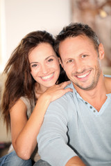 Obraz na płótnie Canvas Closeup of happy couple at home