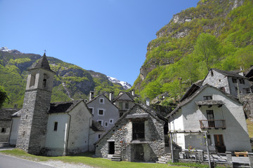 Fototapeta na wymiar Ticino mountain village