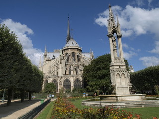Fototapeta na wymiar Catedral de Notre Dame en Paris